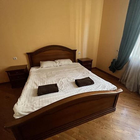 Central House Lviv Kültér fotó